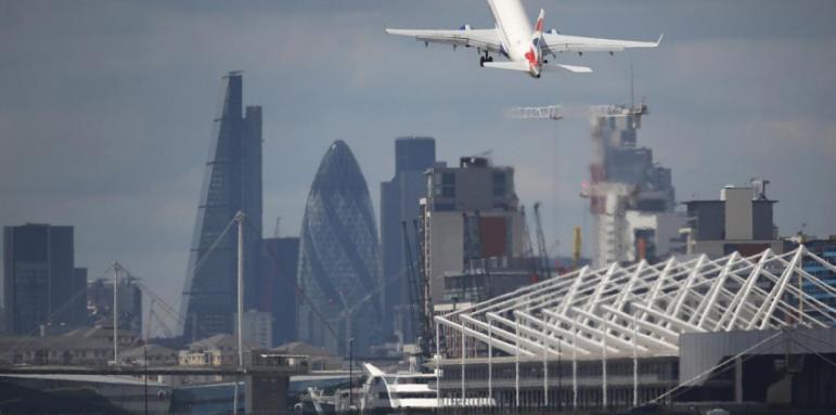 Хаос в UK-българи презаверяват билети